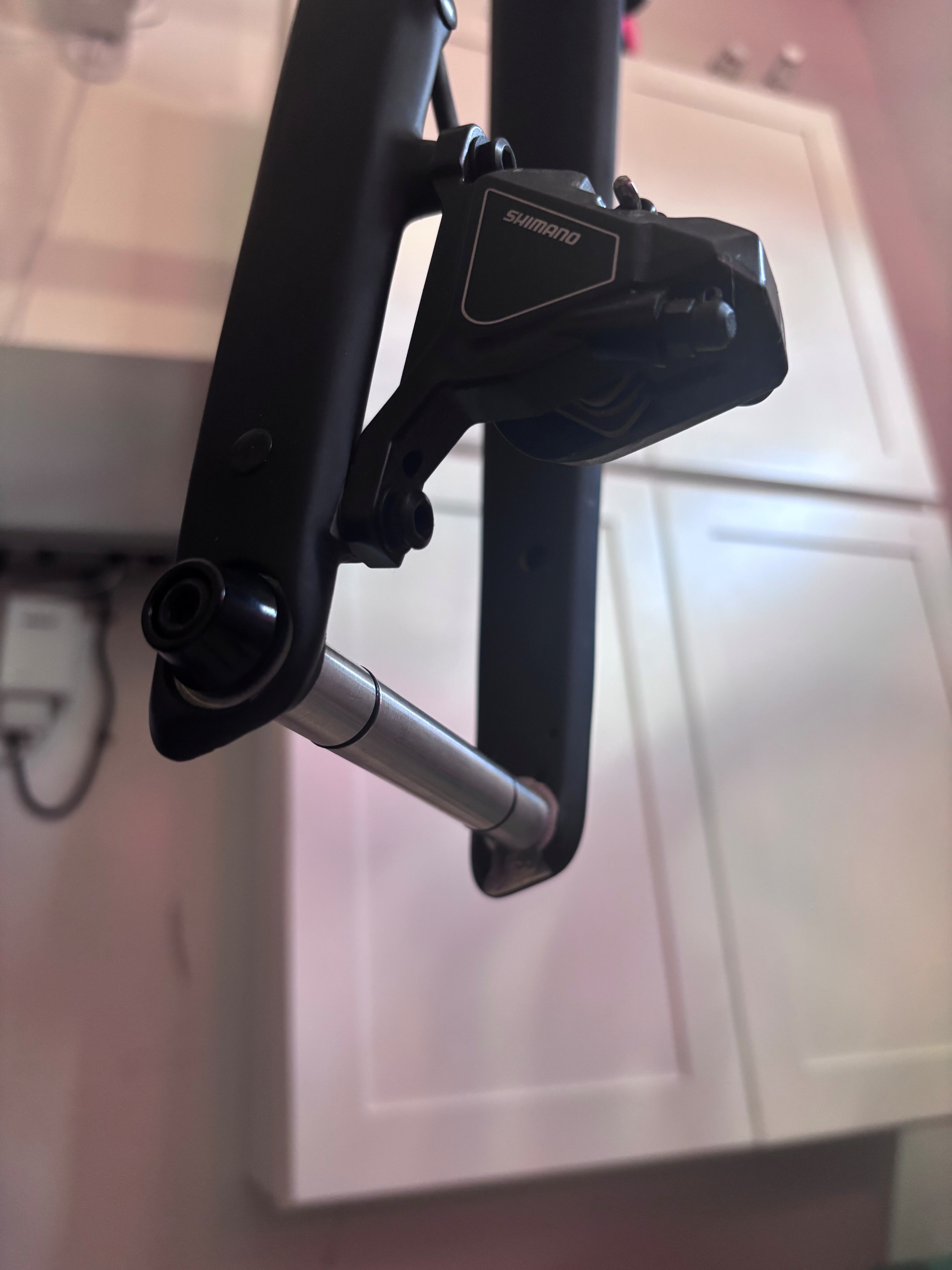 VeloFuze Thru Axle in Thru-Skew Fork