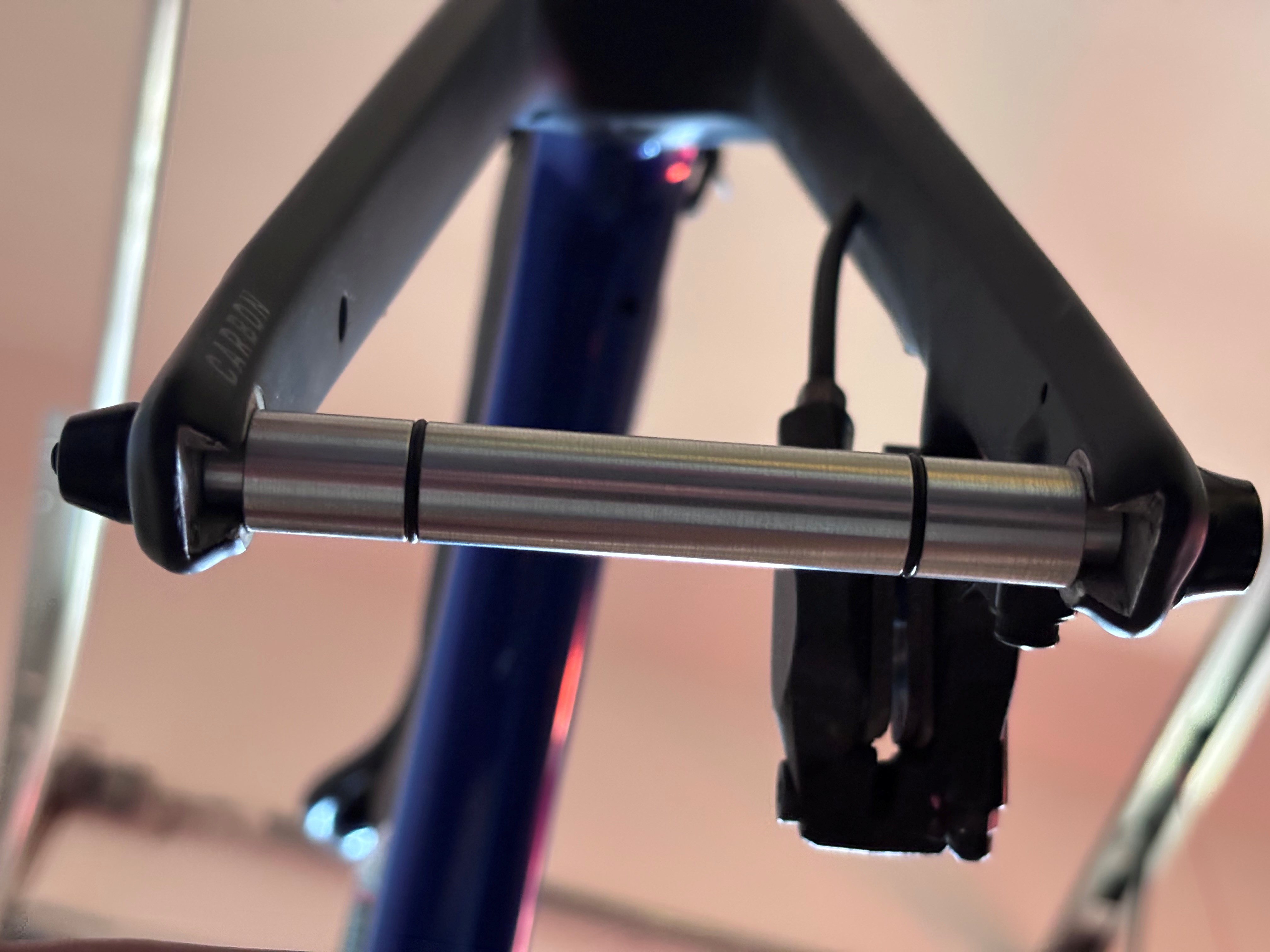 VeloFuze Thru Axle in Thru-Skew Fork